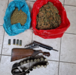 Σύλληψη άνδρα σε περιοχή της Θήβας για ναρκωτικά και οπλοκατοχή