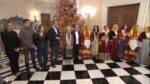 Τα κάλαντα στο Μέγαρο Μαξίμου από το Λύκειο Ελληνίδων – Τα «άκουσαν» οι πολιτικοί αρχηγοί
