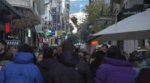 Το αδιαχώρητο στους εμπορικούς δρόμους την τελευταία Κυριακή του χρόνου