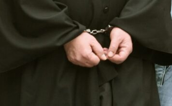 Γρεβενά: Συνελήφθη 70χρονος ιερέας για διαπόμπευση της 43χρονης πρώην συντρόφου του με γυμνές φωτογραφίες