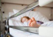 Κρήτη: Στη ΜΕΘ 3χρονη με αιμάτωμα στο κεφάλι & μώλωπες στο σώμα – Συνελήφθη η μητέρα της
