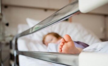 Κρήτη: Στη ΜΕΘ 3χρονη με αιμάτωμα στο κεφάλι & μώλωπες στο σώμα – Συνελήφθη η μητέρα της