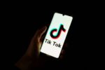 ΗΠΑ: Επαναφέρει την πρόσβαση στο TikTok ο Ντόναλντ Tραμπ