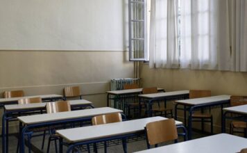 Χαλάνδρι: Καρατομήθηκε η διευθύντρια του ΕΠΑΛ που έβαζε τους μαθητές να σκάβουν για να σβήνει τις απουσίες τους