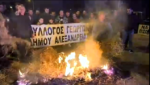 Ημαθία: Οι αγρότες καίνε τα προϊόντα τους στην Εγνατία Οδό