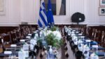 «Η κυβέρνηση έχει χάσει το ραντεβού με την κοινωνία» – Πώς σχολιάζουν τα κόμματα τον ανασχηματισμό