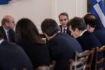«Πρόκειται για ανακύκλωση προσώπων» – Πώς σχολιάζουν τα κόμματα τον ανασχηματισμό της κυβέρνησης