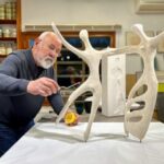 Απόστολος Κούστας: Έκθεση του εγνωσμένου κύρους χαράκτη, ζωγράφου και γλύπτη στο Μεσολόγγι