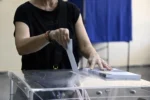 Δημοσκόπηση Interview: Προβάδισμα της ΝΔ με 30%, δεύτερο το ΠΑΣΟΚ με 14,1%-Τέταρτη η Πλεύση Ελευθερίας