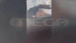Πειραιάς: Νέο αποκλειστικό βίντεο Live Νews με ανήλικο Ρομά που προσπαθεί να διαρρήξει αυτοκίνητο