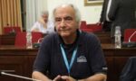 Ιαβέρης: Ο Έλληνας τρίβλακας οδηγός με το κινητό, το τσιγάρο και τον καφέ..