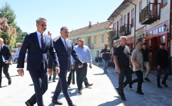 Στο Άγιο Όρος ο πρωθυπουργός – Με κάθε επισημότητα η υποδοχή του στην Αθωνική Πολιτεία