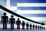 Εφιάλτης το δημογραφικό για την Ελλάδα – Μειώθηκε ο πληθυσμός κατά 500.000 από το 2011