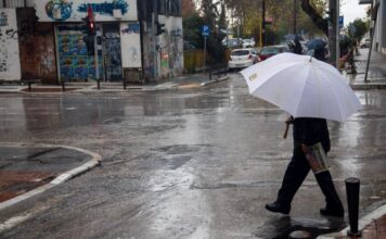 «Βροχή» οι ματαιώσεις στις μαθητικές παρελάσεις λόγω της κακοκαιρίας