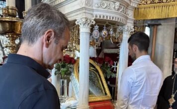 Ο Κυριάκος Μητσοτάκης στην Παναγιά της Τήνου με τον Νόβακ Τζόκοβιτς