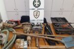 Φωκίδα: Έσκαβαν στο χωράφι τους για αρχαία και βρέθηκαν με χειροπέδες στο τμήμα (φωτο)