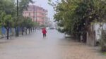 Μεσολόγγι: Διάσωση ανηλίκου από πλημμυρισμένο σπίτι – «Πνίγηκε» η πόλη