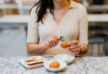 Πόση πρωτεΐνη περιέχει ένα αυγό – Τι λένε οι διατροφολόγοι