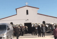 Δαμάσι Λάρισας: Θρήνος στην κηδεία της 49χρονης αρτοποιού που βρήκε τραγικό θάνατο στον φούρνο που δούλευε