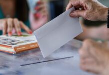 Εκλογές το 2027: Το επικρατέστερο σενάριο είναι ο Απρίλιος – Κυριακή των Βαΐων με κάλπες