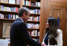 Η Κίμπερλι Γκίλφοϊλ στο Μέγαρο Μαξίμου για να δει τον Κυριάκο Μητσοτάκη
