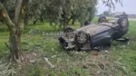 Τραγωδία τα ξημερώματα στη Φθιώτιδα: Αυτοκίνητο «καρφώθηκε» σε ελιά – Νεκροί 28χρονος και 25χρονος (φωτο)