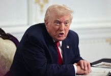 Ντόναλντ Τραμπ: Ενισχύει τις στρατιωτικές δυνάμεις ανοιχτά της Βενεζουέλας