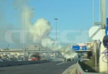Λεωφόρος Ποσειδώνος: Αυτοκίνητο τυλίχθηκε στις φλόγες – Μποτιλιάρισμα στην περιοχή