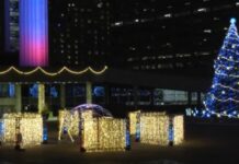 Χριστούγεννα: Ευχές από τους Έλληνες απανταχού της γης