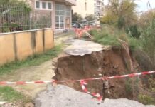 Σε κατάσταση συναγερμού ο Άγιος Δημήτριος – Καθιζήσεις στο ρέμα της Πικροδάφνης