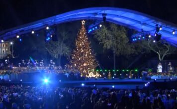 ΗΠΑ: Η Μελάνια Τραμπ άναψε το «εθνικό» χριστουγεννιάτικο δέντρο