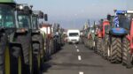 Παραμένουν στα μπλόκα οι αγρότες – Κλιμακώνουν τις κινητοποιήσεις