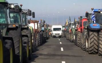 Παραμένουν στα μπλόκα οι αγρότες – Κλιμακώνουν τις κινητοποιήσεις