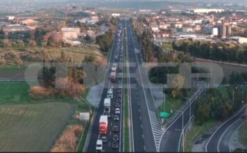 «Οδύσσεια» για τους εκδρομείς των Χριστουγέννων – Τα μπλόκα, οι εκτροπές & οι ουρές χιλιομέτρων