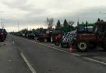 Αγροτικές κινητοποιήσεις: Ρεβεγιόν στα μπλόκα – Ανοιχτοί οι δρόμοι για τους εκδρομείς