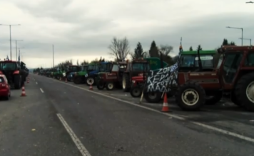 Αγροτικές κινητοποιήσεις: Ρεβεγιόν στα μπλόκα – Ανοιχτοί οι δρόμοι για τους εκδρομείς