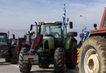 Οι αγρότες της Κορινθίας παρέδωσαν φάκελο με αιτήματα στον Κώστα Τσιάρα