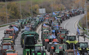 Μαξίμου «καλεί» αγρότες: Η προσδοκία για «ραντεβού» πριν τα Χριστούγεννα, το «φάουλ» με τον ΕΛΓΑ και η μεταφορά ΟΠΕΚΕΠΕ στην ΑΑΔΕ