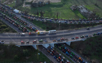 Live: Η κυβέρνηση απαντά στα αιτήματα των αγροτών – Δηλώσεις του Κώστα Τσιάρα