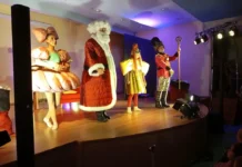 Με επιτυχία η θεατρική παράσταση: «A.I. Βασίλης – Mια παράξενη συμμαχία…», στο Δημαρχείο Αστακού