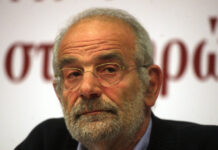 Καταπέλτης ο Αλέκος Αλαβάνος για τον Αλέξη Τσίπρα: «Έπρεπε να γονατίσει και να ζητήσει συγγνώμη από τους Έλληνες»