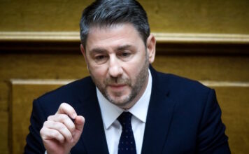 Ανδρουλάκης: Η κυβέρνηση είναι κυβέρνηση «βουτηγμένη στην ανυποληψία, την αποτυχία και τη διαφθορά» –