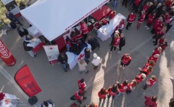 Coca-cola & Ελληνικός Ερυθρός Σταυρός μαζί αυτά τα Χριστούγεννα