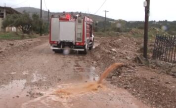 Καιρός: «Πνίγηκε» η δυτική Αττική από την κακοκαιρία «Byron» – Χείμαρροι οι δρόμοι, πλημμύρισαν σπίτια