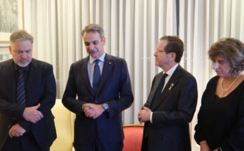 Μητσοτάκης και Χέρτσογκ επισκέφθηκαν τους γονείς του Ιωνά Καρούση που σκοτώθηκε σε τρομοκρατική επίθεση στο Τελ Αβίβ