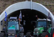 Ο «Μουντζούρης» των ευθυνών για τα μπλόκα των αγροτών: Νέο μήνυμα Μητσοτάκη και στάση αναμονής για την παρέμβαση εισαγγελέα