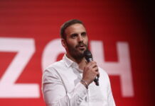 Ο ευρωβουλευτής Νίκος Παππάς γρονθοκόπησε δημοσιογράφο στο Στρασβούργο – Τέθηκε εκτός ευρωομάδας του ΣΥΡΙΖΑ