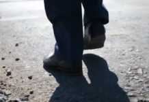 Θεσσαλονίκη: Η δράση των αυτόκλητων «τιμωρών παιδόφιλων» μέσα από σκληρές εικόνες – Θύμα τους μιλά στο Live News