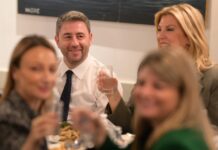 Ο Νίκος Ανδρουλάκης και οι βουλευτές του ΠΑΣΟΚ γευμάτισαν στην Καισαριανή