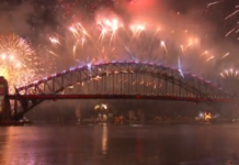 Ο πλανήτης υποδέχεται το 2026 με φαντασμαγορικά σόου και πυροτεχνήματα